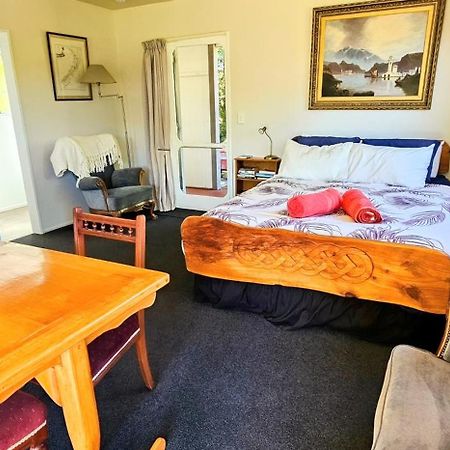 Waterwheel Cottage Upper Moutere Extérieur photo